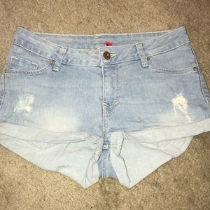 Light wash jean shorts LIGHT USE